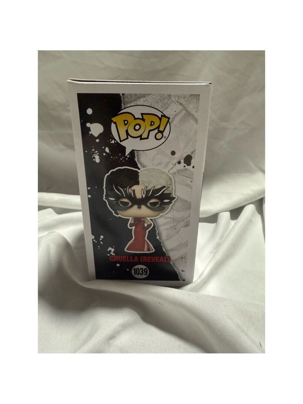 Funko Pop! Disney Cruella (Reveal) Vinyl Figure #1039 - Picture 2 of 6